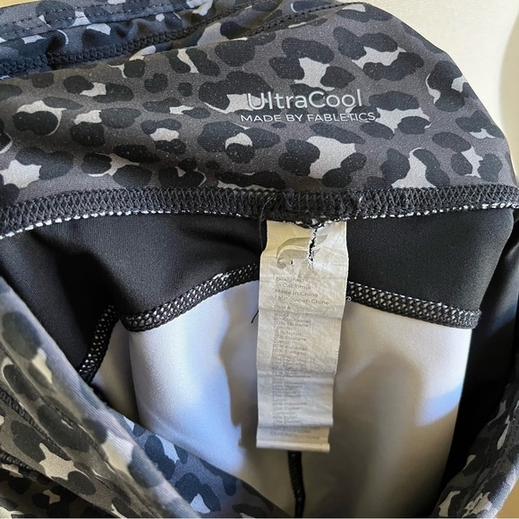 Fabletics Black Leopard Print High Waisted Ultracool Leggings Yoga Pants Size XS - Picture 5 of 9